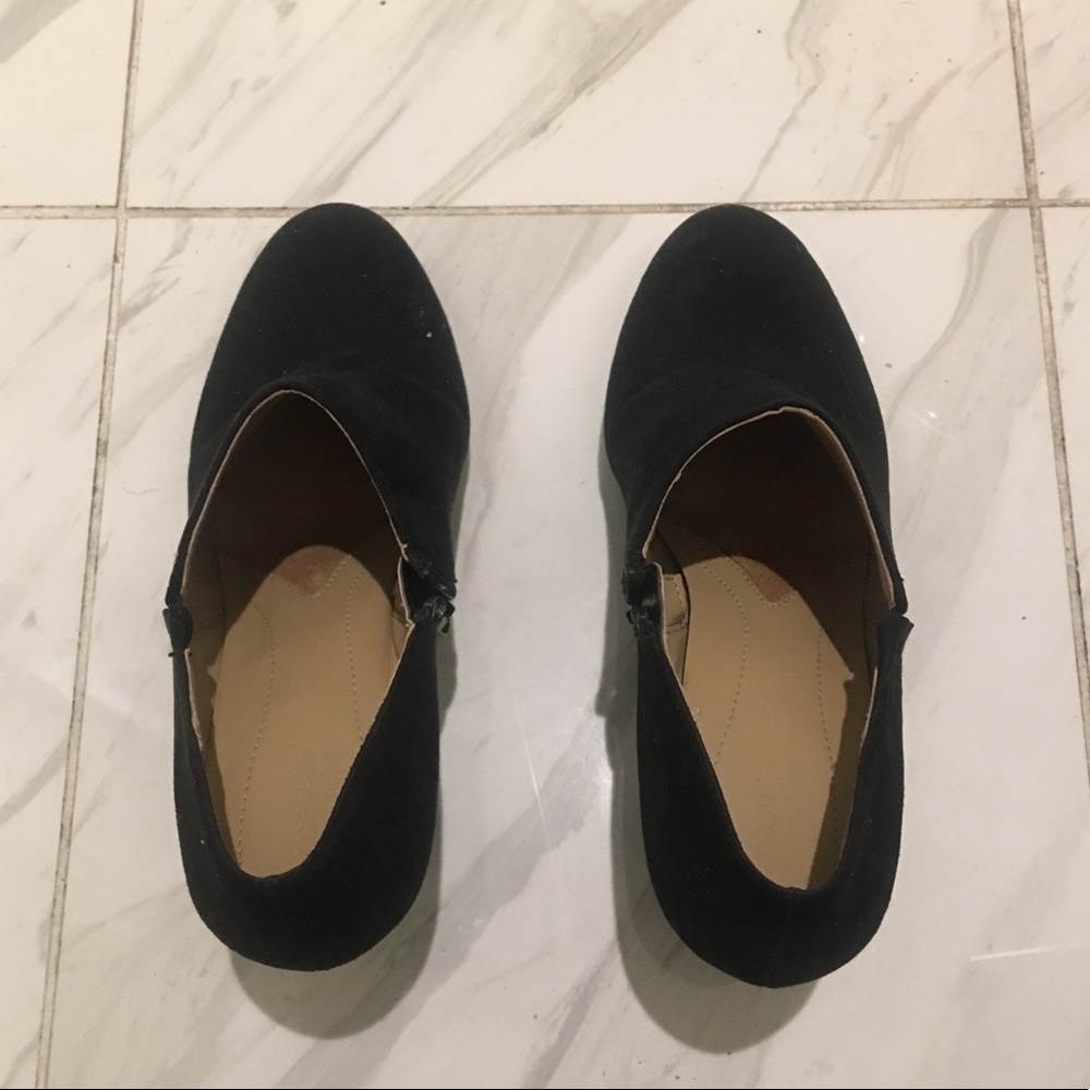 Naturalizer black suede bootie - Size 7 - Picture 2 of 5